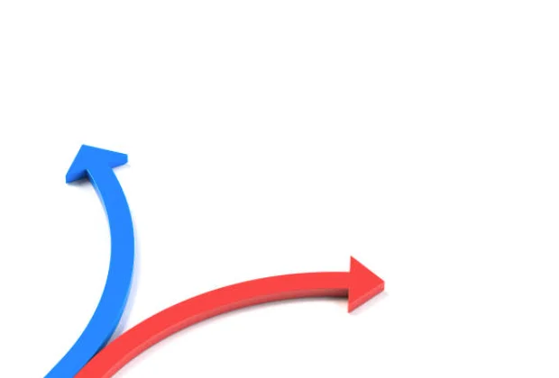 青と赤の矢印が分かれる画像